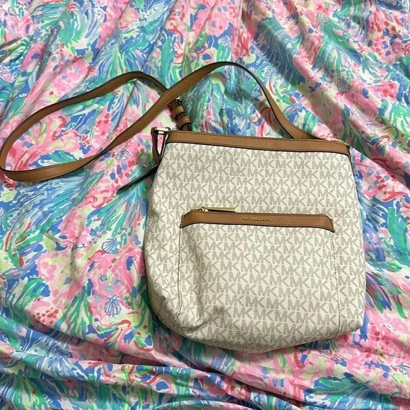 NWT Michael Kors Morgan Vanilla Messenger Crossbody Bag - Picture 1 of 7